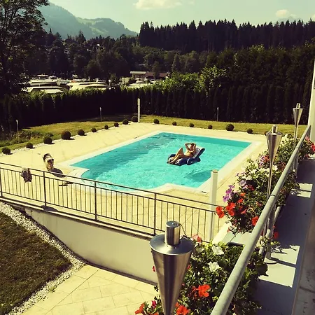 Jack's Lake & Mountain Hostel *