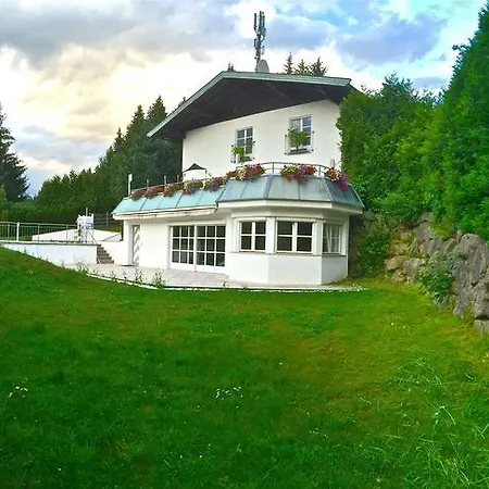 Jack's Lake & Mountain Hostel *